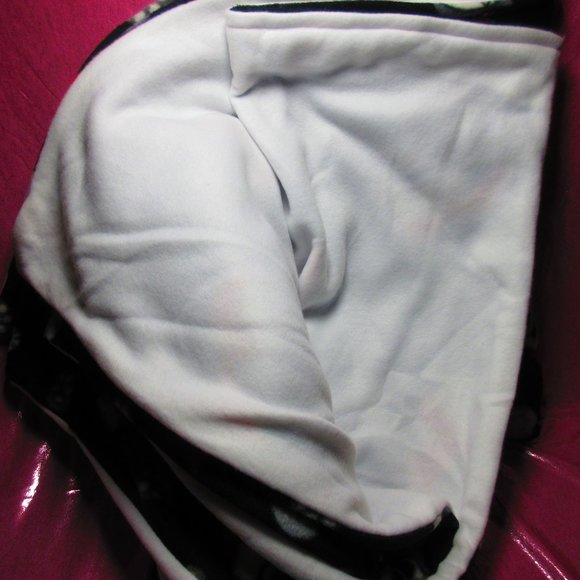 Frosty The Snowman 88" x 58" Fleece Blanket - Picture 3 of 3